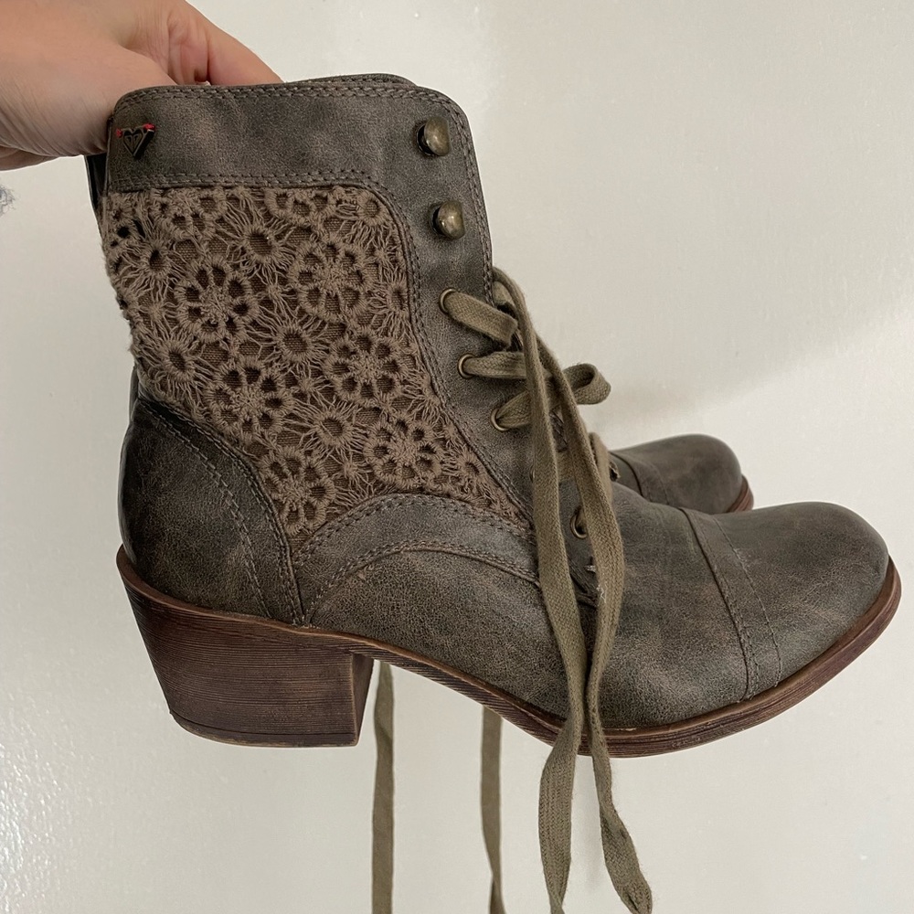 Roxy Boots